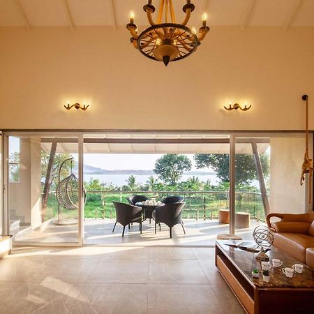 Luna Villa By Stayvista - Lakeside Charm With Terrace, Lush Lawn & Modern Decor 纳西克 外观 照片