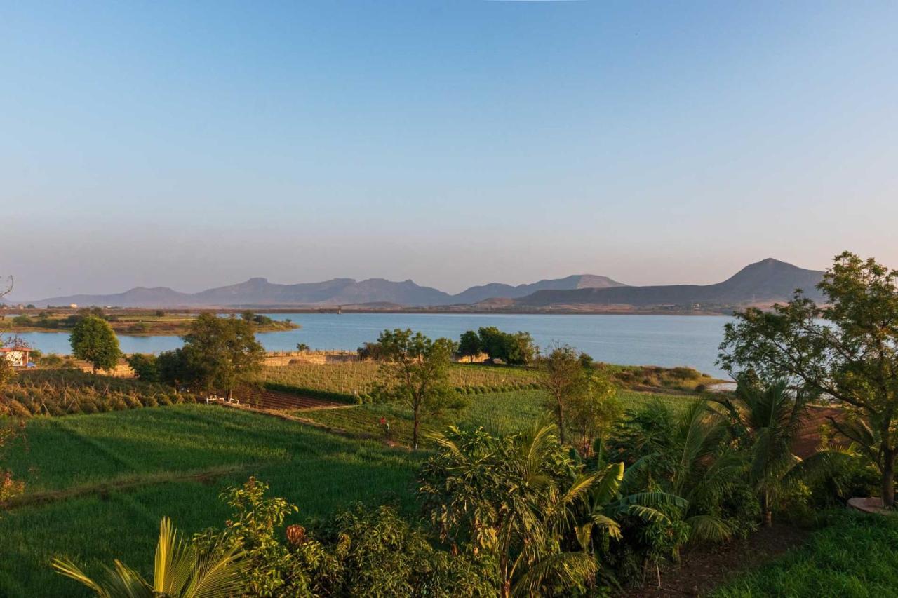 Luna Villa By Stayvista - Lakeside Charm With Terrace, Lush Lawn & Modern Decor 纳西克 外观 照片