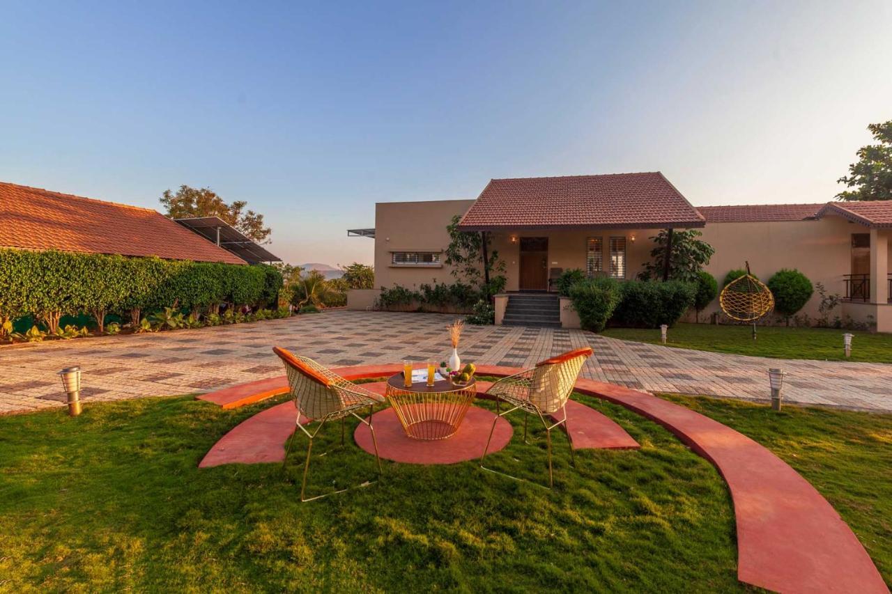 Luna Villa By Stayvista - Lakeside Charm With Terrace, Lush Lawn & Modern Decor 纳西克 外观 照片