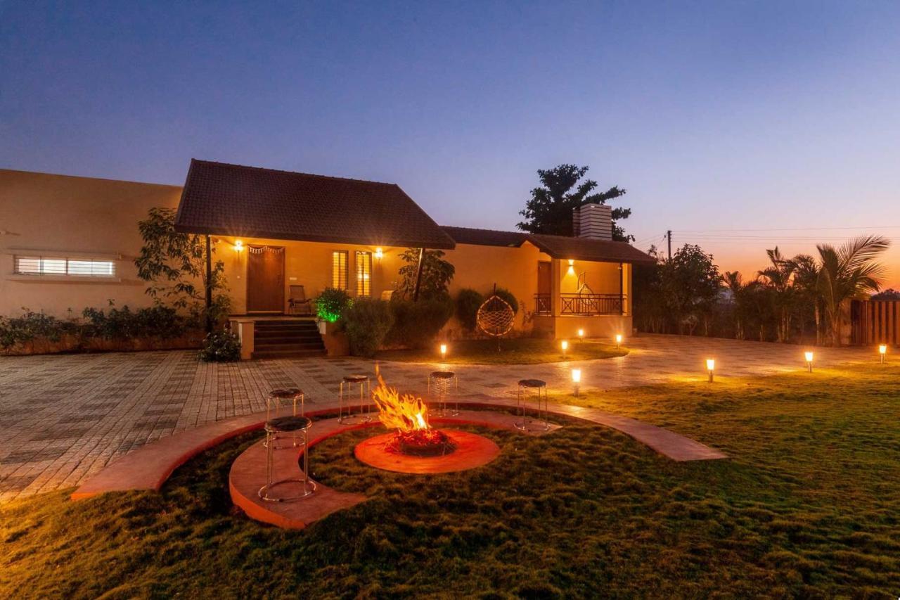 Luna Villa By Stayvista - Lakeside Charm With Terrace, Lush Lawn & Modern Decor 纳西克 外观 照片