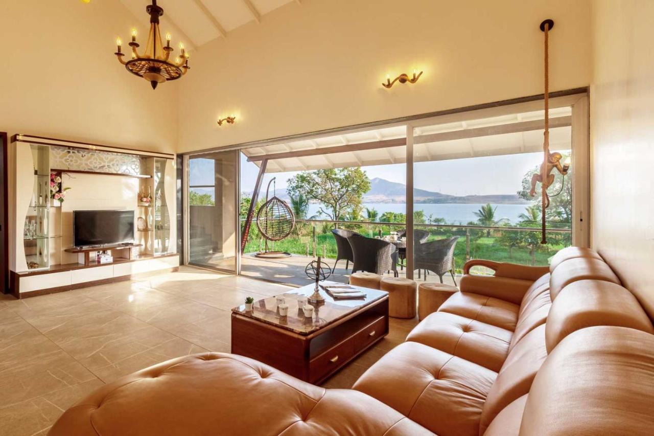 Luna Villa By Stayvista - Lakeside Charm With Terrace, Lush Lawn & Modern Decor 纳西克 外观 照片