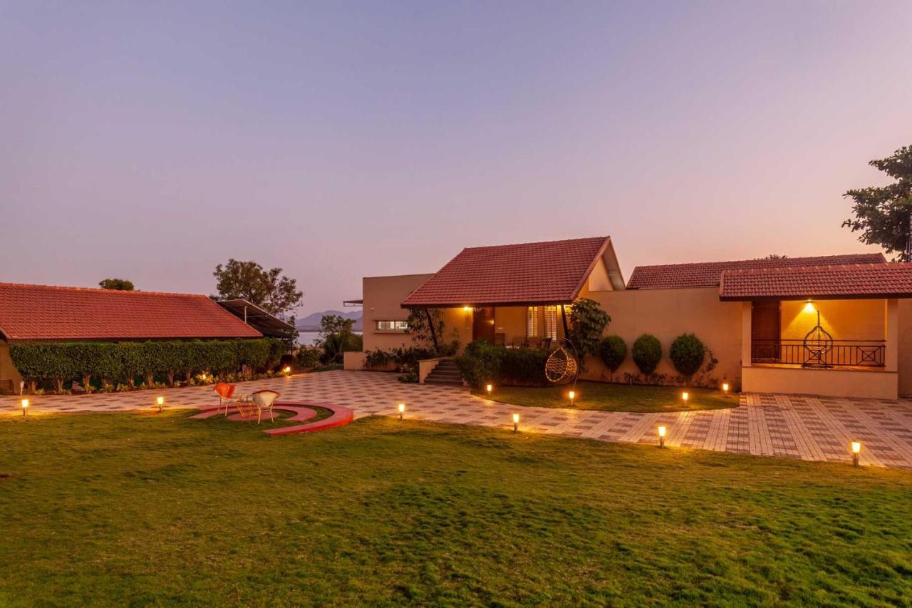 Luna Villa By Stayvista - Lakeside Charm With Terrace, Lush Lawn & Modern Decor 纳西克 外观 照片