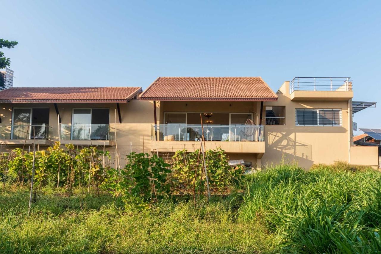 Luna Villa By Stayvista - Lakeside Charm With Terrace, Lush Lawn & Modern Decor 纳西克 外观 照片