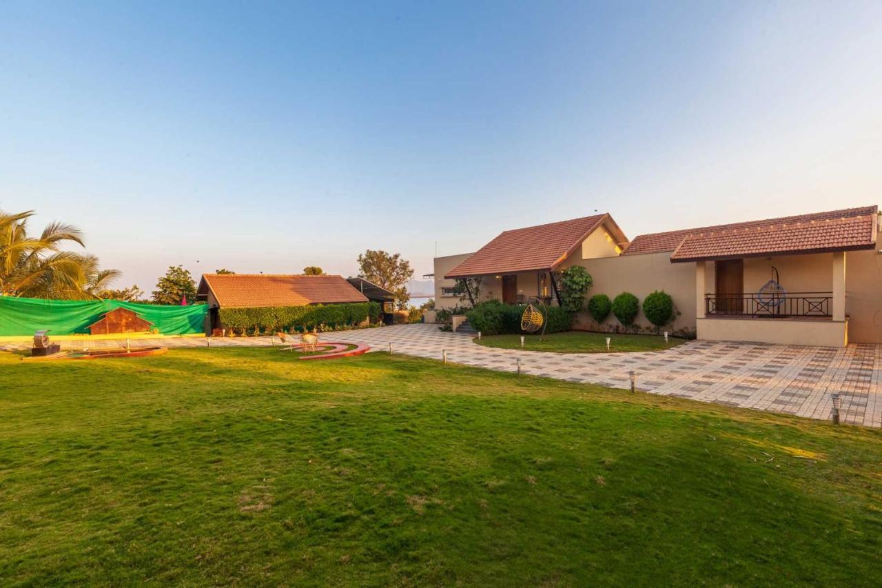 Luna Villa By Stayvista - Lakeside Charm With Terrace, Lush Lawn & Modern Decor 纳西克 外观 照片