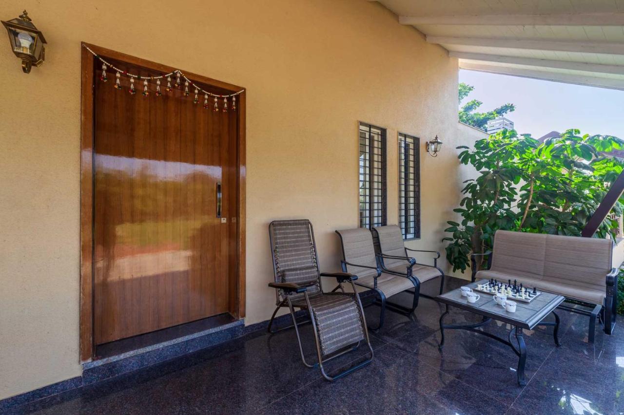 Luna Villa By Stayvista - Lakeside Charm With Terrace, Lush Lawn & Modern Decor 纳西克 外观 照片