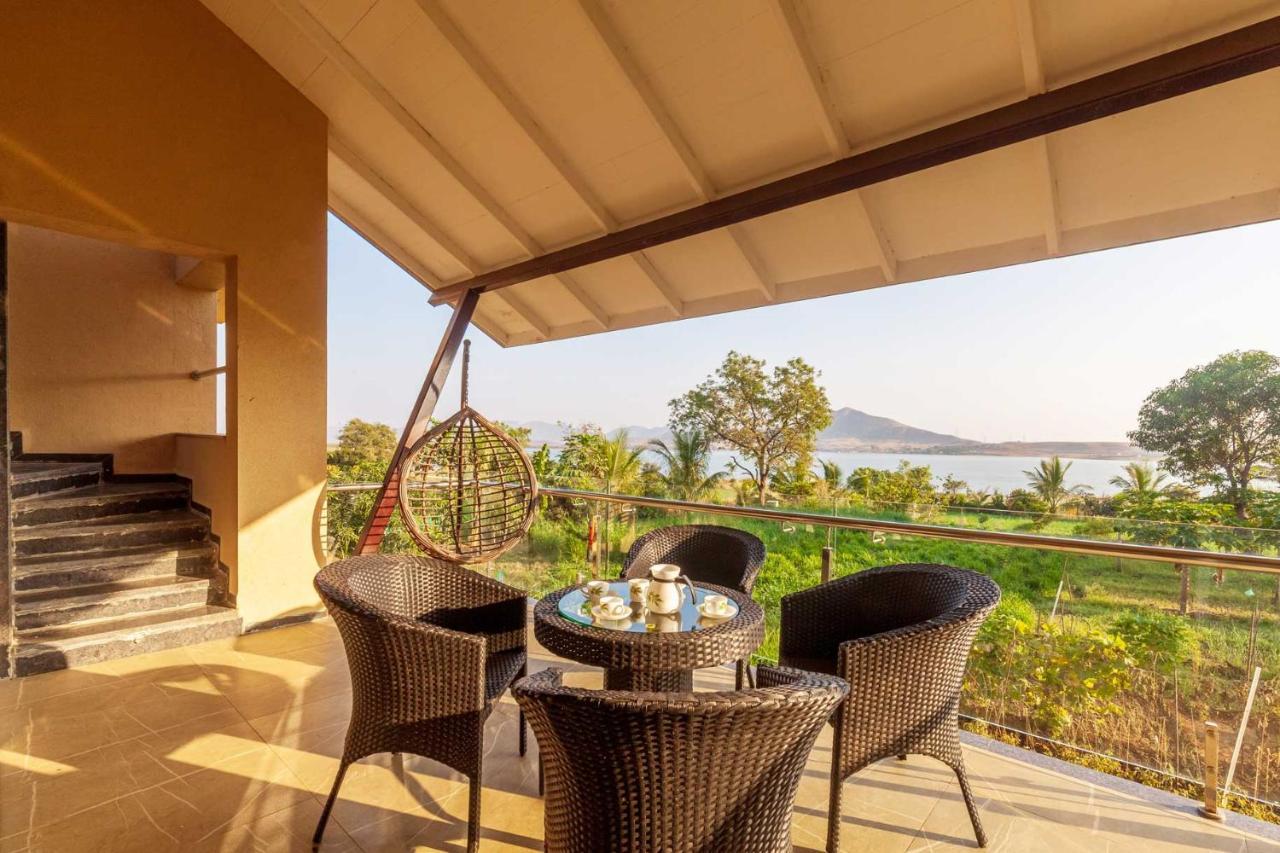 Luna Villa By Stayvista - Lakeside Charm With Terrace, Lush Lawn & Modern Decor 纳西克 外观 照片