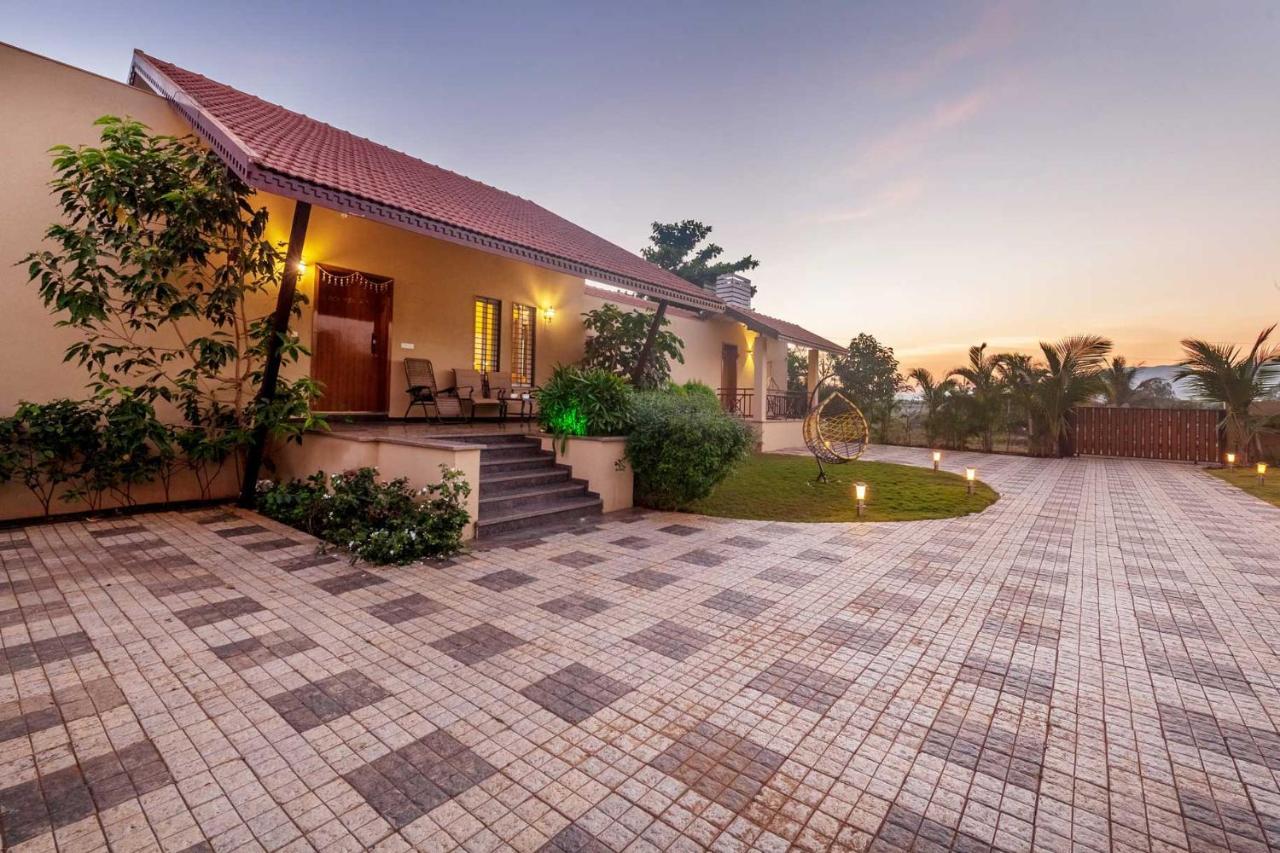 Luna Villa By Stayvista - Lakeside Charm With Terrace, Lush Lawn & Modern Decor 纳西克 外观 照片