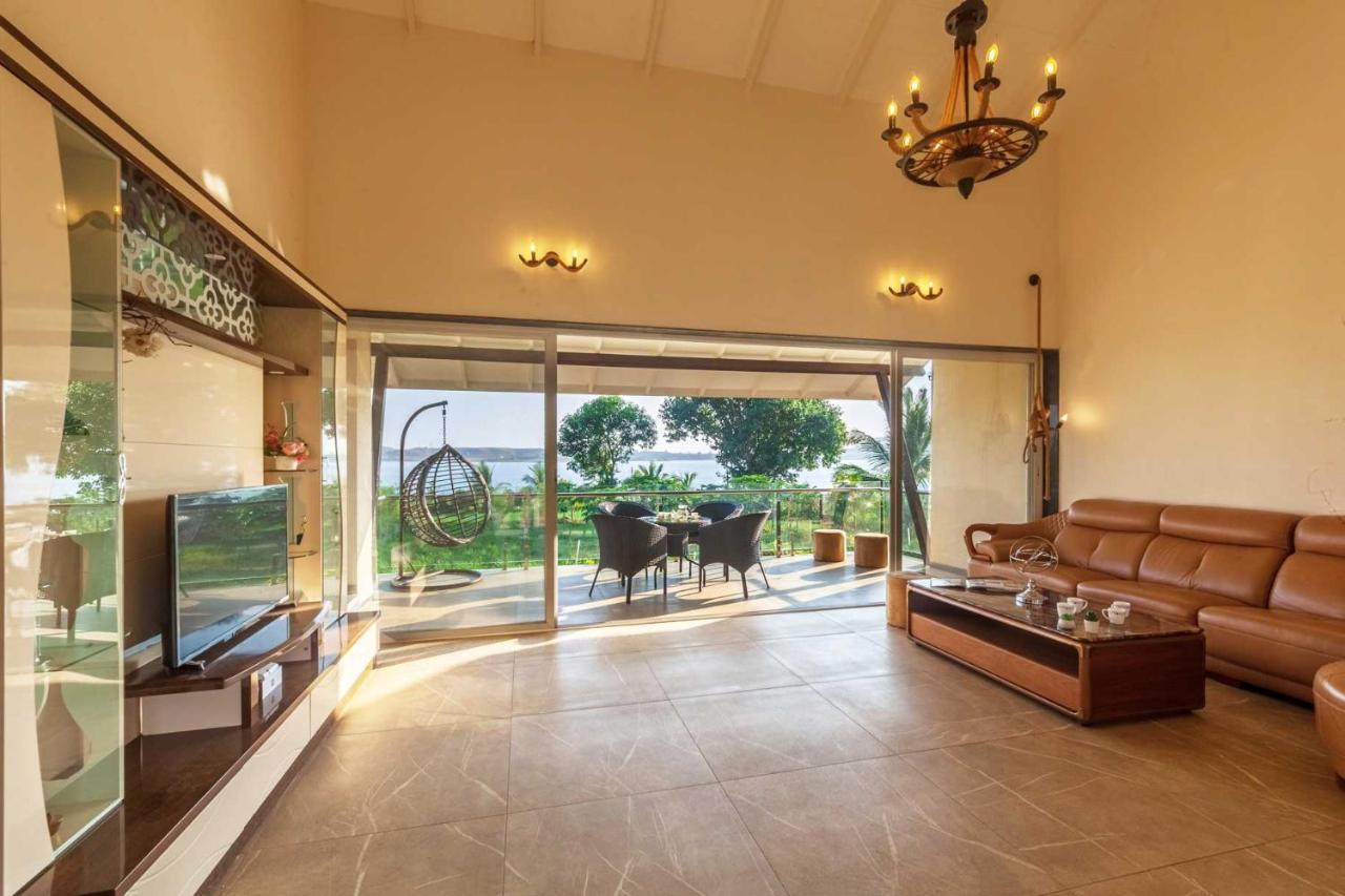 Luna Villa By Stayvista - Lakeside Charm With Terrace, Lush Lawn & Modern Decor 纳西克 外观 照片