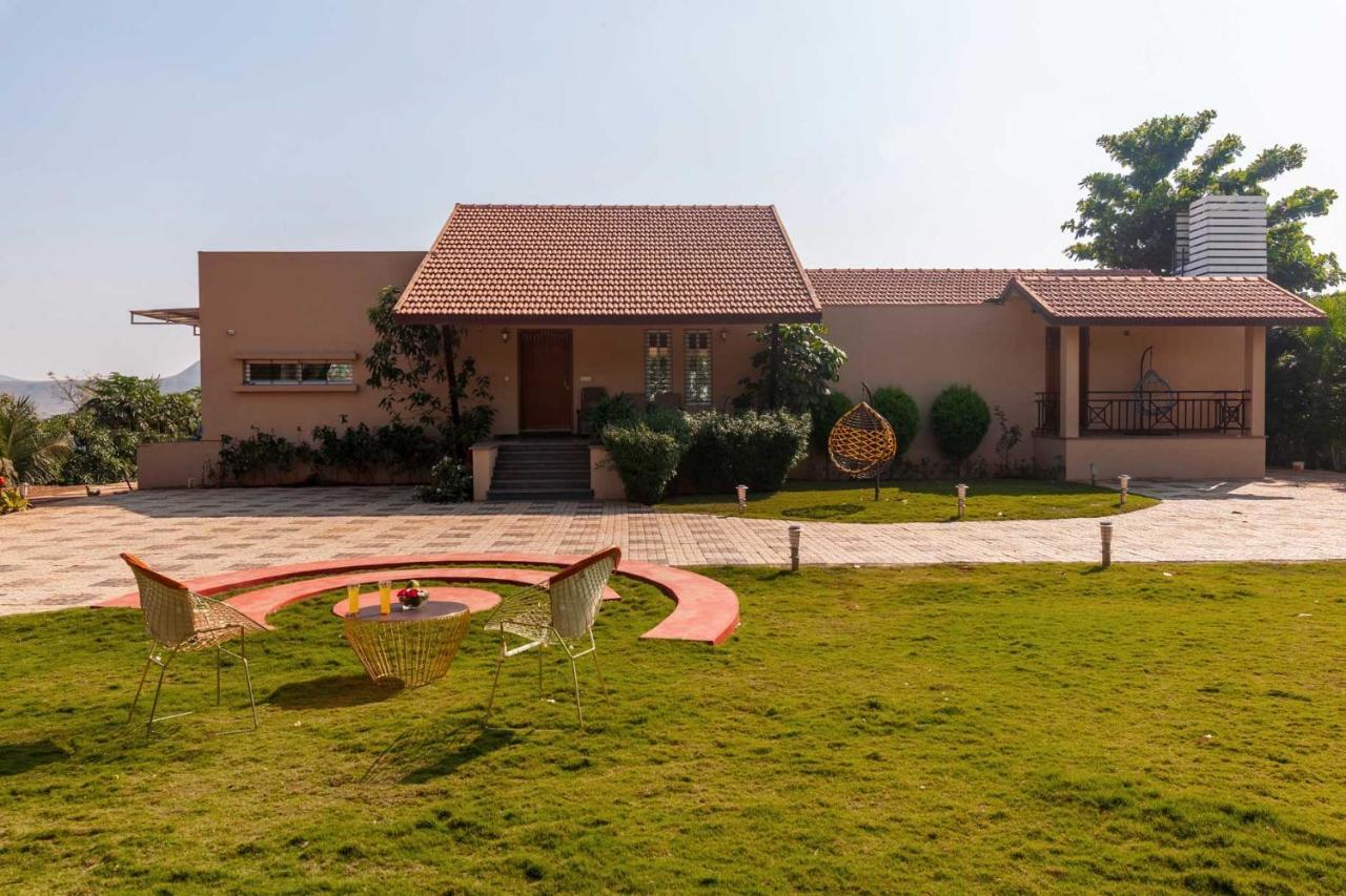 Luna Villa By Stayvista - Lakeside Charm With Terrace, Lush Lawn & Modern Decor 纳西克 外观 照片