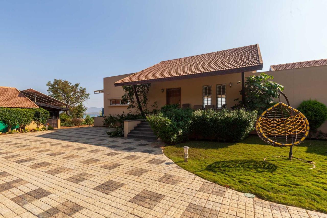 Luna Villa By Stayvista - Lakeside Charm With Terrace, Lush Lawn & Modern Decor 纳西克 外观 照片