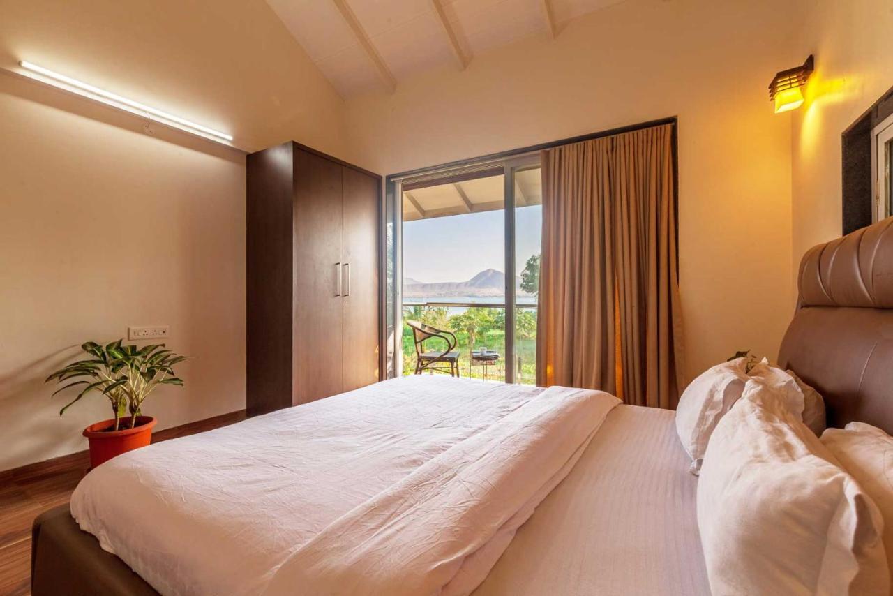 Luna Villa By Stayvista - Lakeside Charm With Terrace, Lush Lawn & Modern Decor 纳西克 外观 照片